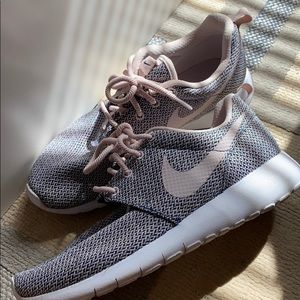 NIKE Roshe Runs!
